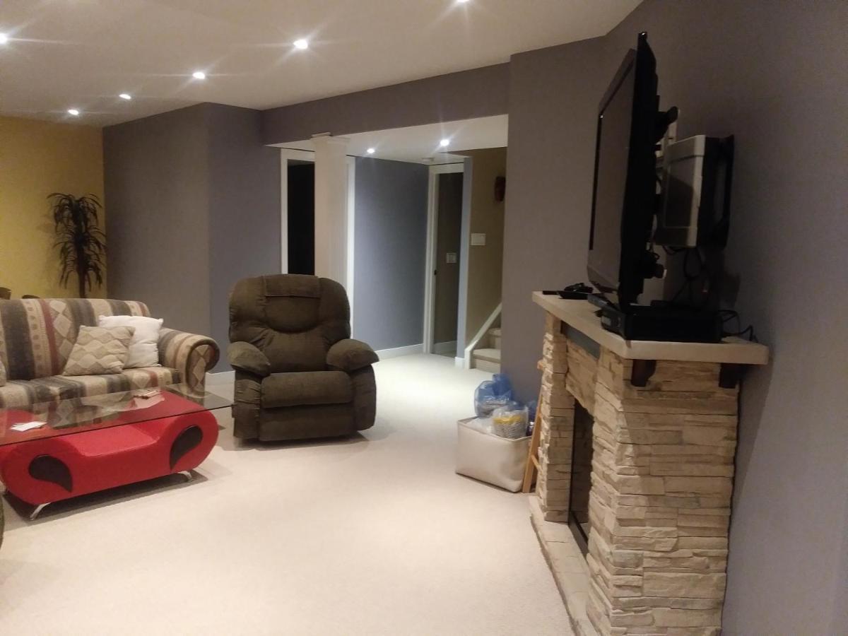 680 Sq Ft Private Space With Ensuite Bathroom Calgary Bagian luar foto