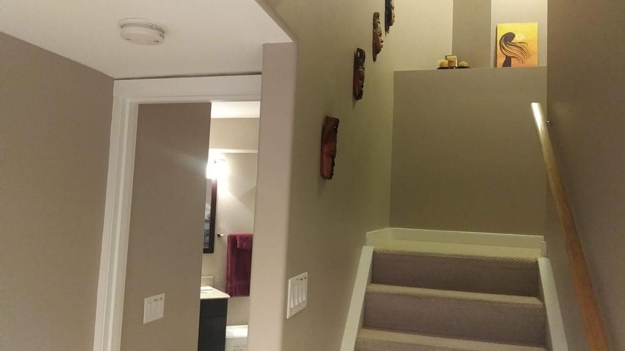 680 Sq Ft Private Space With Ensuite Bathroom Calgary Bagian luar foto