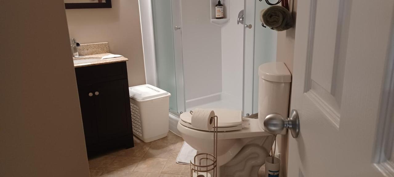 680 Sq Ft Private Space With Ensuite Bathroom Calgary Bagian luar foto